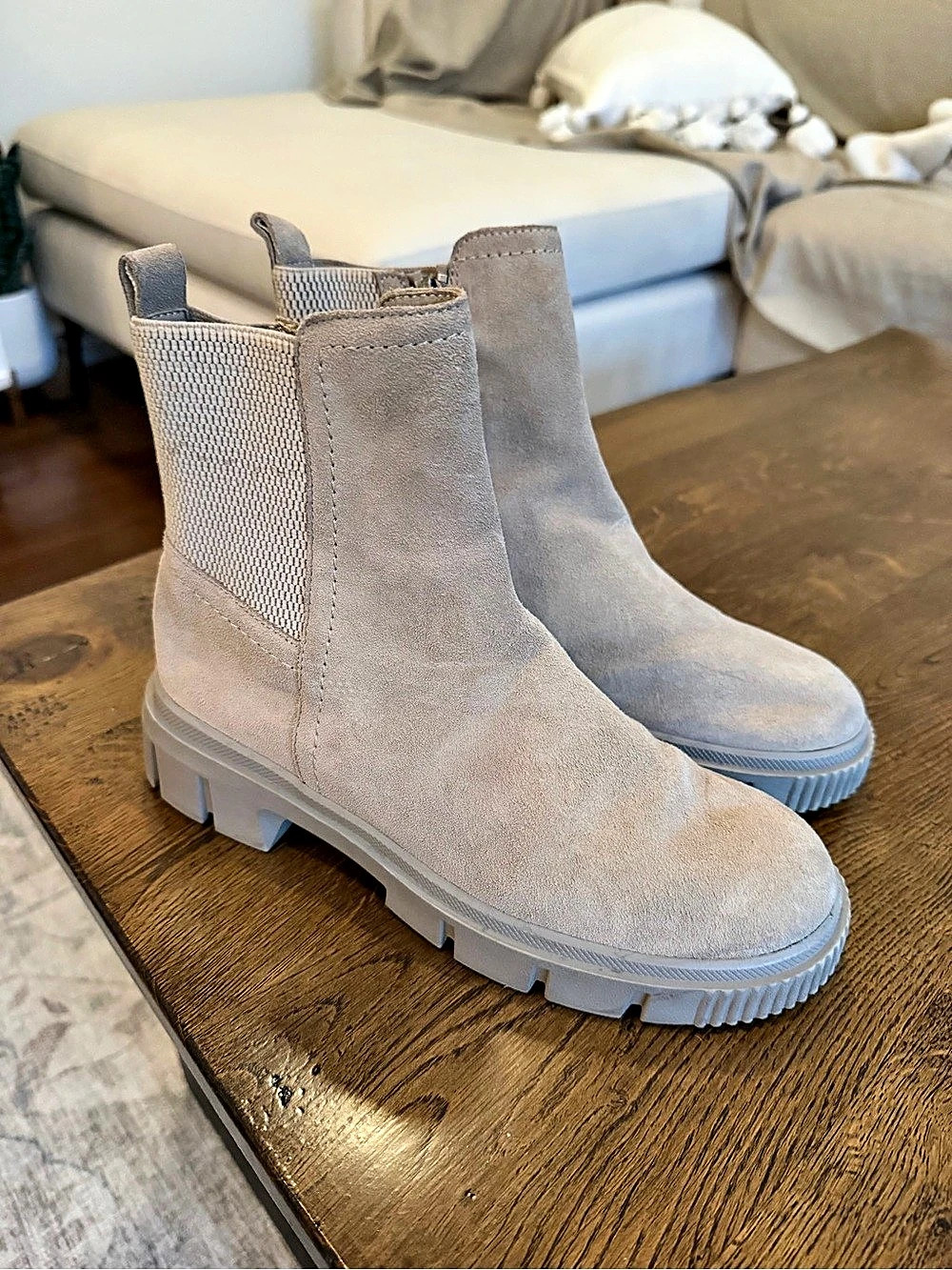 Blondo waterproof suede Chelsea lug Boots in Beige US 7 Like New